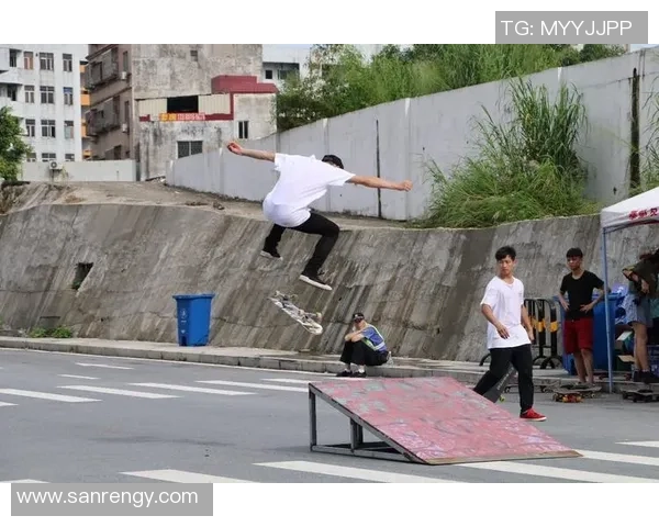 重庆滑板队在极限运动嘉年华中的拼搏与梦想追逐之旅